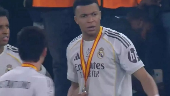 👀世体：姆巴佩赛后多次让队友不要为巴萨鼓掌，并催促队友离开