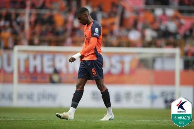 博鱼boyu-首轮比赛染红，济州SK外援伊塔洛遭到韩国球迷种族歧视