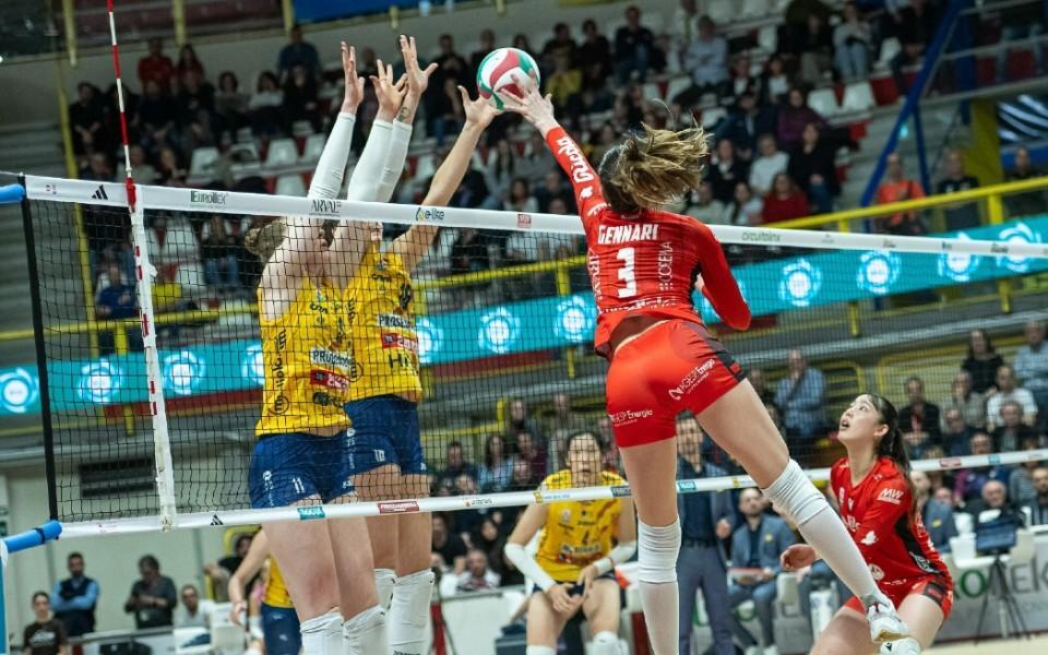 博鱼电竞中国-直落三局横扫！朱婷13分率队再胜一场，科内利亚诺跻身意甲四强