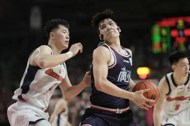 博鱼电竞中国-悬崖边！广东CBA季后赛首战折戟，徐杰救主难挽狂澜？
